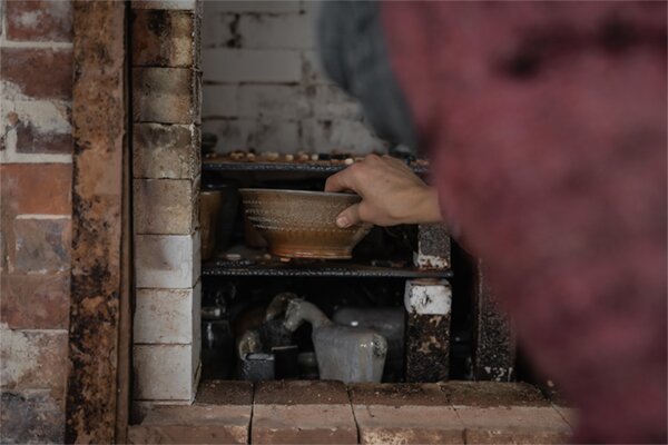 Les Grands Feux la borne ceramique contemporaine cuisson au bois